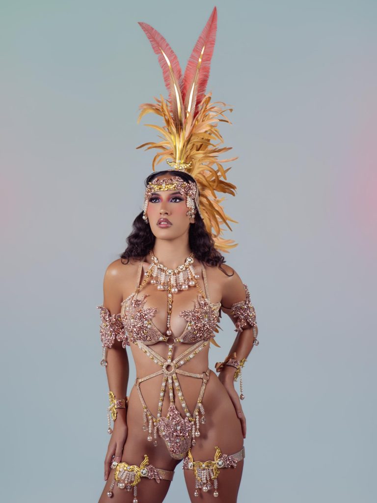 MARÉ Monokini with Luxury Heapiece closeup -1401x1867